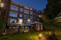 Hotel Port Hotel in zona Podium Grounds