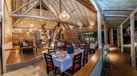 Gooderson DumaZulu Lodge - Bãi đậu xe