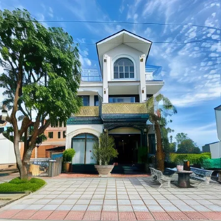 West Lake Hotel - Near Bai Dai Beach