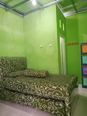 Abyasri Homestay (Khusus Wanita) Hotel di Slawi
