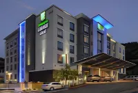 Holiday Inn Express & Suites San Diego - Mission Valley Hotel in zona Fowler Park and Cunningham Field