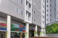 RedLiving Apartemen LA Hub - Tower A Hotel dekat Gerai Milagros Srengseng Sawah Jagakarsa