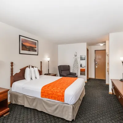 Howard Johnson by Wyndham Wichita Airport Hotels near West Side Athletic Field