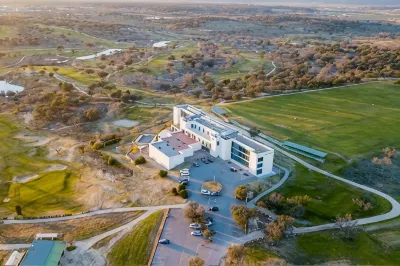 Hospedium Hotel Valles de Gredos Golf Hotels in Talayuela