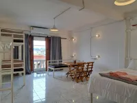 8 Sleeper Street Guesthouse