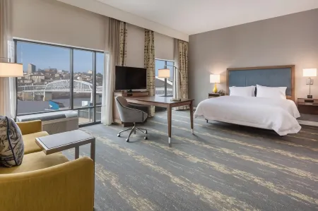 Hampton Inn and Suites Newport/Cincinnati Отели рядом с достопримечательностью «Ньюпорт он Ливи»