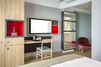 IntercityHotel Hildesheim Hotels near Luntzelhaus
