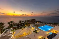 Queens Bay Hotel - piscina