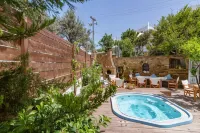 Vincenzo Family Rooms - Hot Tub