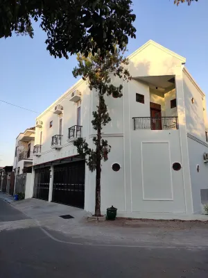 ZG Homestay Solo Hotels in Banjarsari