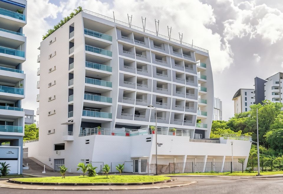 B&B 홈 포르 드 프랑스 마리나의 야외 수영장 이미지