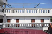 Urbanview Hotel Eropa Maros Near Sultan Hasanuddin Airport by RedDoorz Hotels in Maros Regency