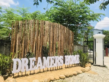 The Dreamers Homestay Отели рядом с достопримечательностью «Nguyen Dinh Chieu Walking Street»