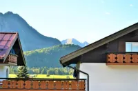 Hotel Cafe Fuggerhof - Mountain view