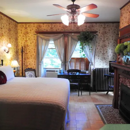 Champaign Garden Inn