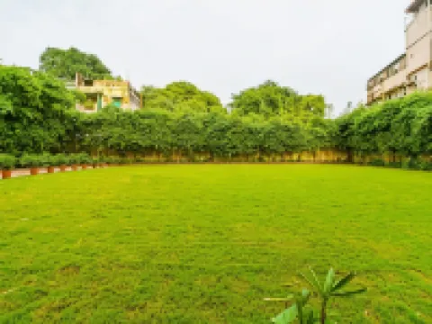 FabHotel Prime President Hotels near Taj Mahal Palace