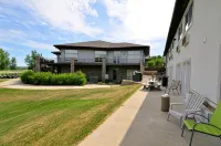 Cobblestone Inn & Suites - Denison | Majestic Hills Hotels in Denison