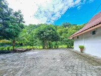 Hotel Family Syariah Hotel dekat Gumuk Pasir Barchan dan Sandboarding