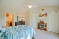 Pristine 4BR/3.5BA, Pool, Walk/bike to shops/beach