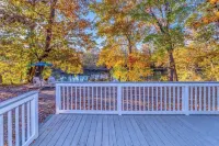 Catskills River Retreat: Large Waterfront 4BR Home Sleeps 11 Guests