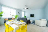 Roadside Apartment of Beachfront Property! AC & WiFi