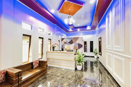 RedDoorz @ Gunari Guest House Merek Karo Отели рядом с достопримечательностью «Уан Три Хилл»