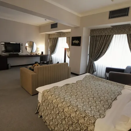 Le Grande Plaza Hotel