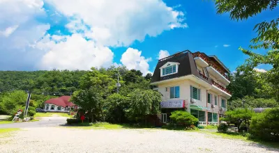 Wonju Sanmeoroo Pension Hotels near Chiagsan