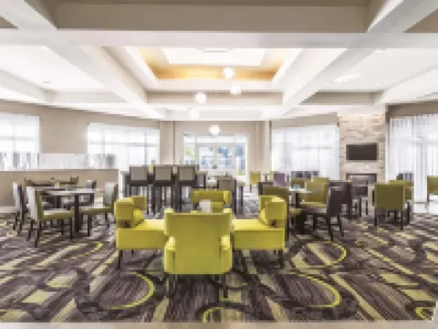 La Quinta Inn & Suites by Wyndham Alexandria Airport Hoteles en Alexandría