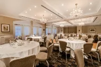 Le St-Martin Hotel & Suites فنادق في لافال