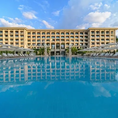 Astor Garden Hotel Отели рядом с достопримечательностью «Дворец Евксиноград»