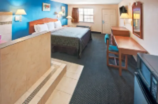 Super 8 by Wyndham Terrell