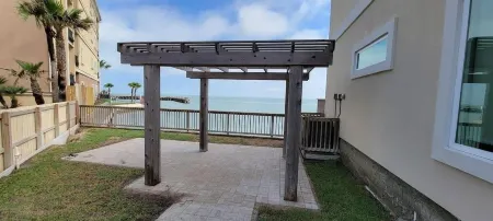 New Waterfront Bungalow Fishermans Paradise 2 Bedroom Home by RedAwning Отели в г. Порт Исабел