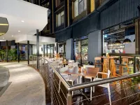 Atura Albury - breakfast