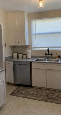 Cozy Bright Corner Home: Near Universal Studios Hotels in Sun Valley