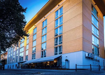 Hilton Garden Inn Bristol City Centre Отели в г. Бристоль