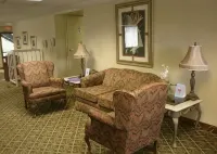 Farragut Inn & Suites