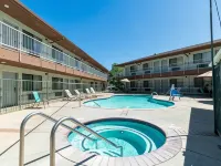 The Oakhurst Inn at Yosemite Hotels in Madera County