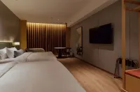 VOS Suites By BOLD - parking