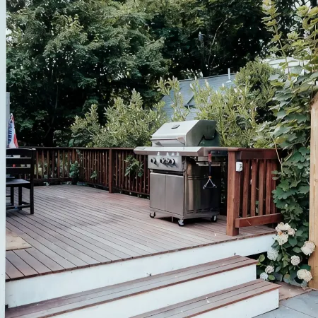 Modern Cape Cod Cottage Close to Everything - outdoor shower!