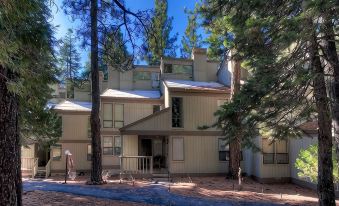 Cheyenne's Place 4 Bedroom Home by RedAwning