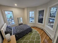 Stylish & Cozy Boston Retreat Near Train Station, Parks & Cafés - บังกะโล