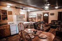 Cabin on Collier creek!! In Caddo Gap