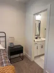 9-Min to Auburn University - Beautiful NEW Townhome Sleeps 9 + Garage - 3성급