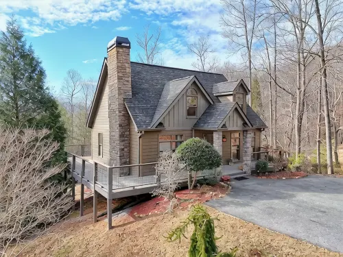 Cabin with Mountain & Lake Views, Fire Pit, WiFi, AC, EV Charger, Pond/Fountain