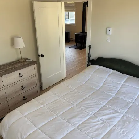 3 bdrm fully furnished cottage near the beach