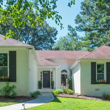 Renovated Ranch Home. Pet Friendly, Game Room, Fire Pit, Grill, Covered Porch