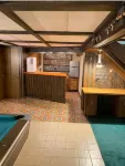 Spacious 5-bedroom house with hot tub and pool