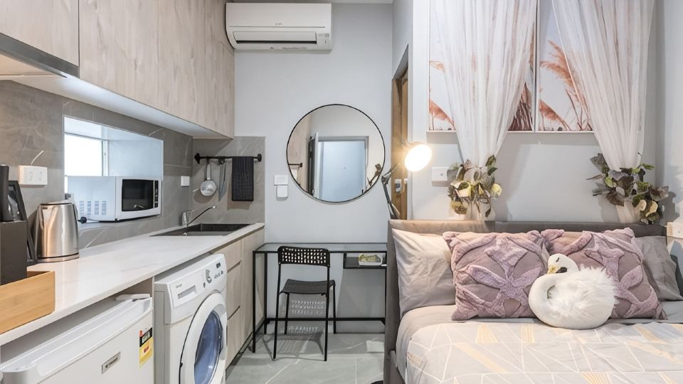 Cozy City Spot – Opposite Central, Easy Access to Sydney Icons