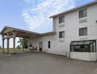 Super 8 by Wyndham Havre - parking